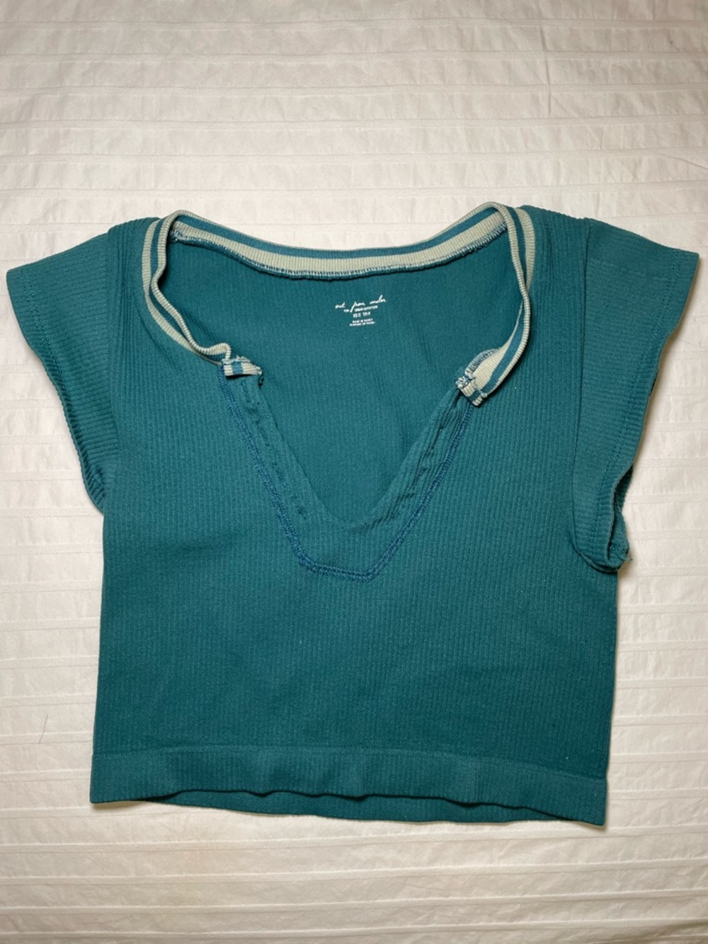 Cropped Ribbed V-Neck Top